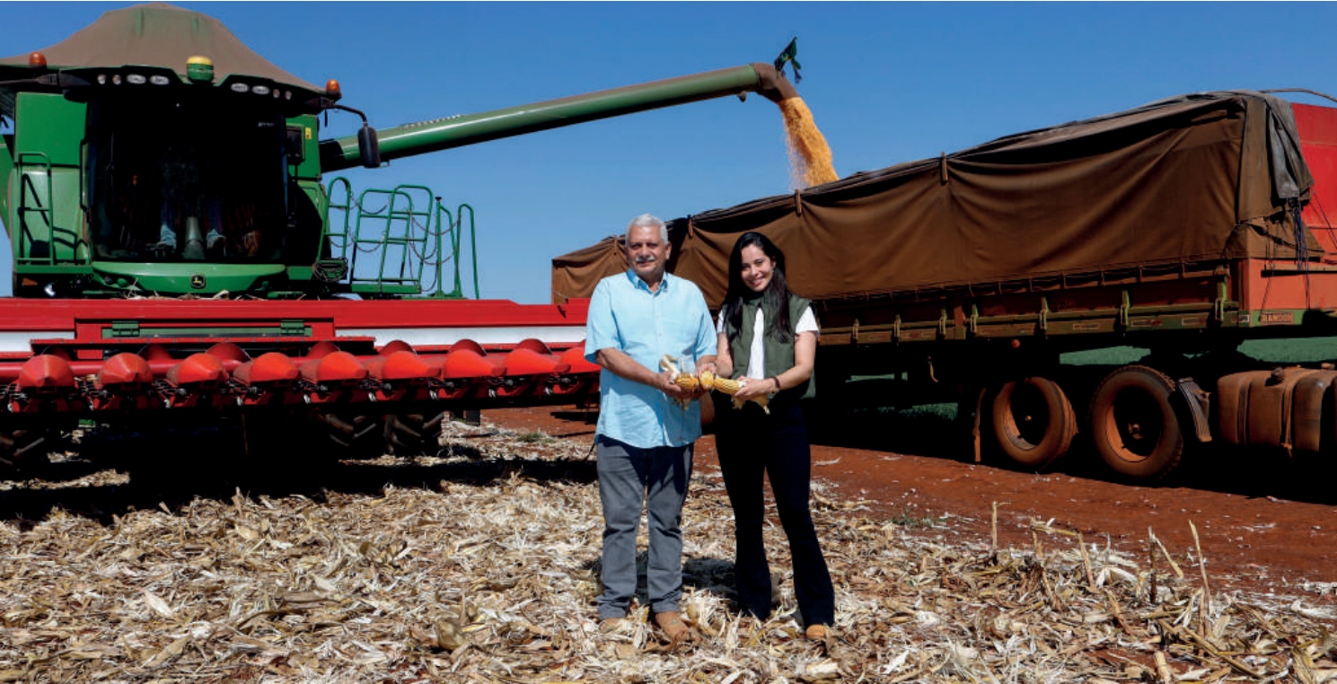 Cooperado Djalma Alves de Souza com a filha Renata em Ponta Por&atilde; (MS)