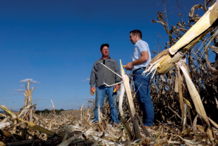 Giuliano Pivovar com a esposa Evelainy, em Iretama (PR)