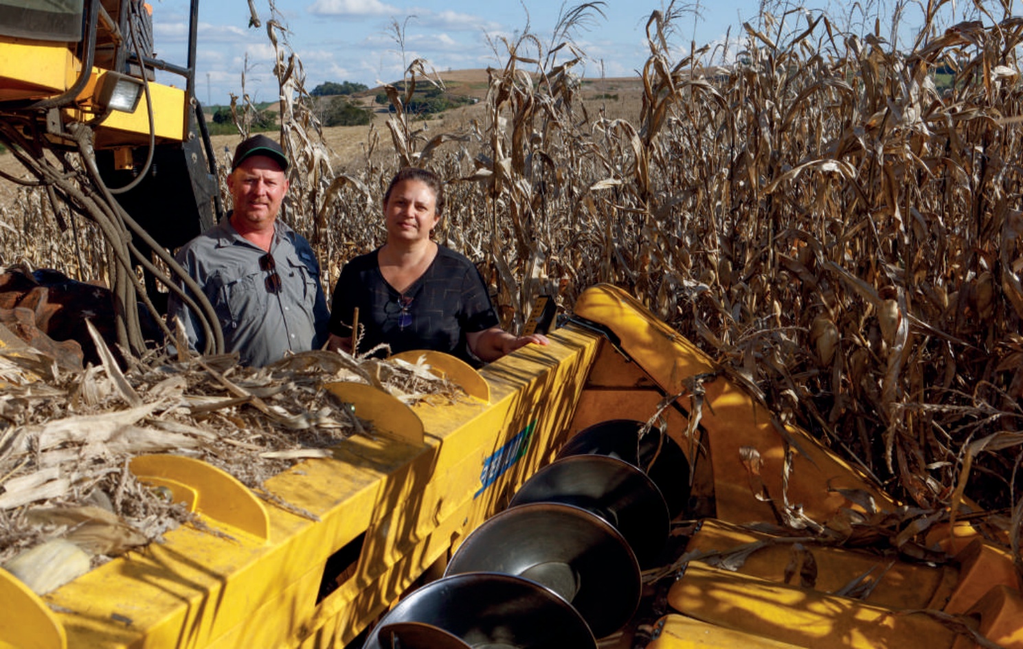 Giuliano Pivovar com a esposa Evelainy, em Iretama (PR)