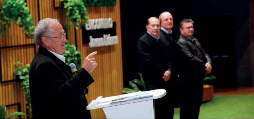 Jos&eacute; Roberto Ricken, presidente do Sistema Ocepar, discursando no evento