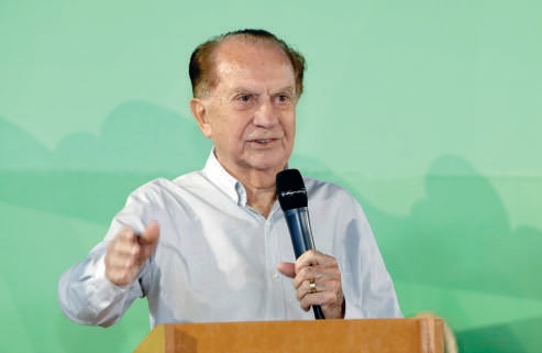 Jos&eacute; Aroldo Gallassini discursando