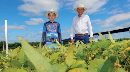 Antoninho Tressoldi com o filho Pedro Henrique, de Abelardo Luz
