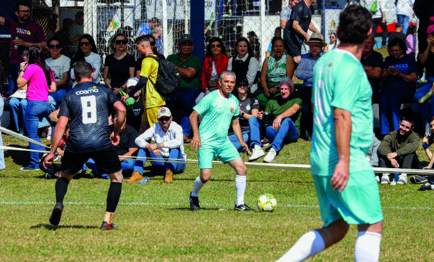 Partida de futebol su&iacute;&ccedil;o
