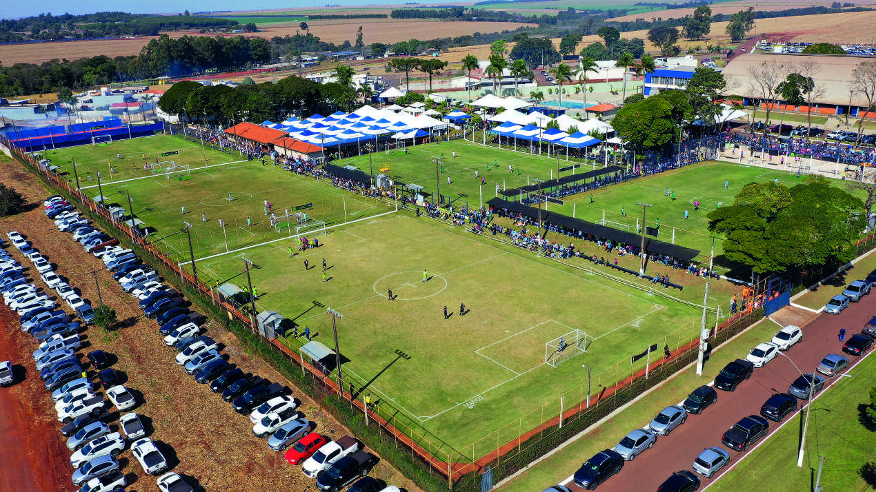 Vista a&eacute;rea dos campos e quadras da Arcam durante a final da Copa Coamo
