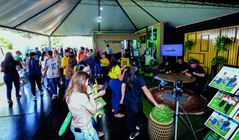 Rua do Cooperativismo pr&oacute;xima aos campos e quadras