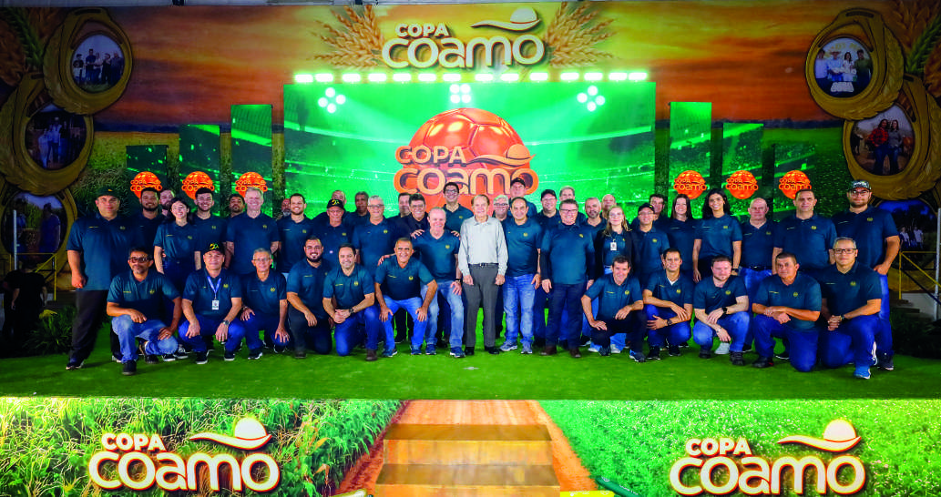 Parte dos volunt&aacute;rios respons&aacute;veis pela organiza&ccedil;&atilde;o da Copa Coamo