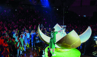 Momento art&iacute;stico na abertura