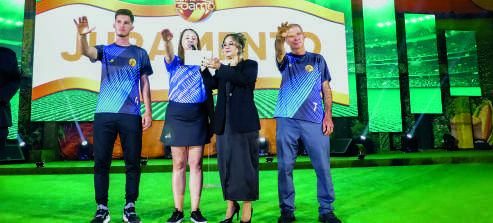 Zenilda, o esposo, Maur&iacute;cio, e o filho, Luiz