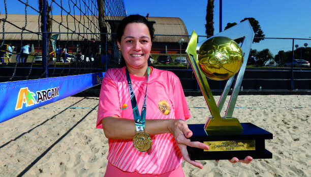 Rubia Cristihna Primon com trof&eacute;u