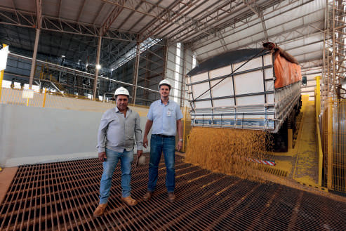 Eliseu com o gerente da Coamo, Elerson Reis Tiburcio