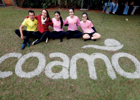 Marcos Cioni com a esposa Adriani e as filhas Gabriela, Mirela e Michele