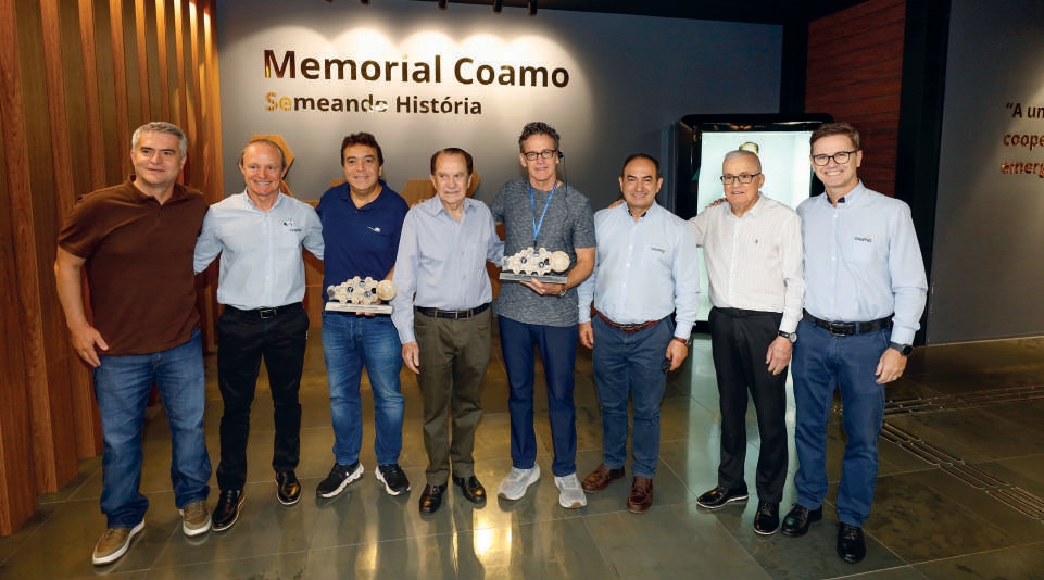Diretoria da Coamo e da Bayer durante visita