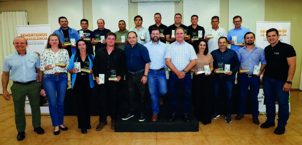 Produtores premiados no Programa Sementeiros de Excel&ecirc;ncia da Coamo.