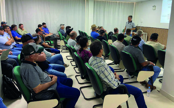 Encontro t&eacute;cnico com especialistas em produ&ccedil;&atilde;o de sementes.