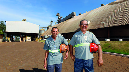Francisco Andr&eacute; da Silva e Aparecido Braz, os funcion&aacute;rios mais antigos de Engenheiro Beltr&atilde;o