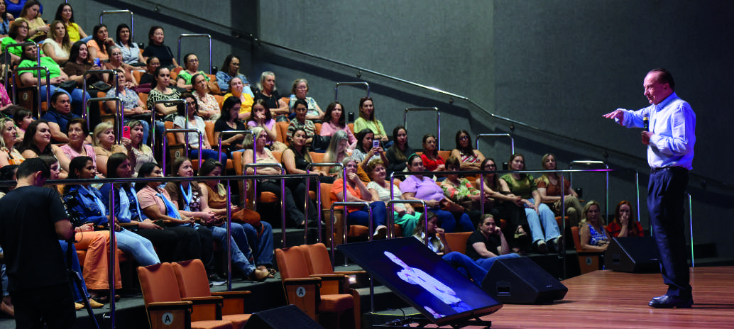 Jos&eacute; Aroldo Gallassini, presidente dos Conselhos de Administra&ccedil;&atilde;o da Coamo e Credicoamo, na abertura do encontro em Campo Mour&atilde;o (PR)